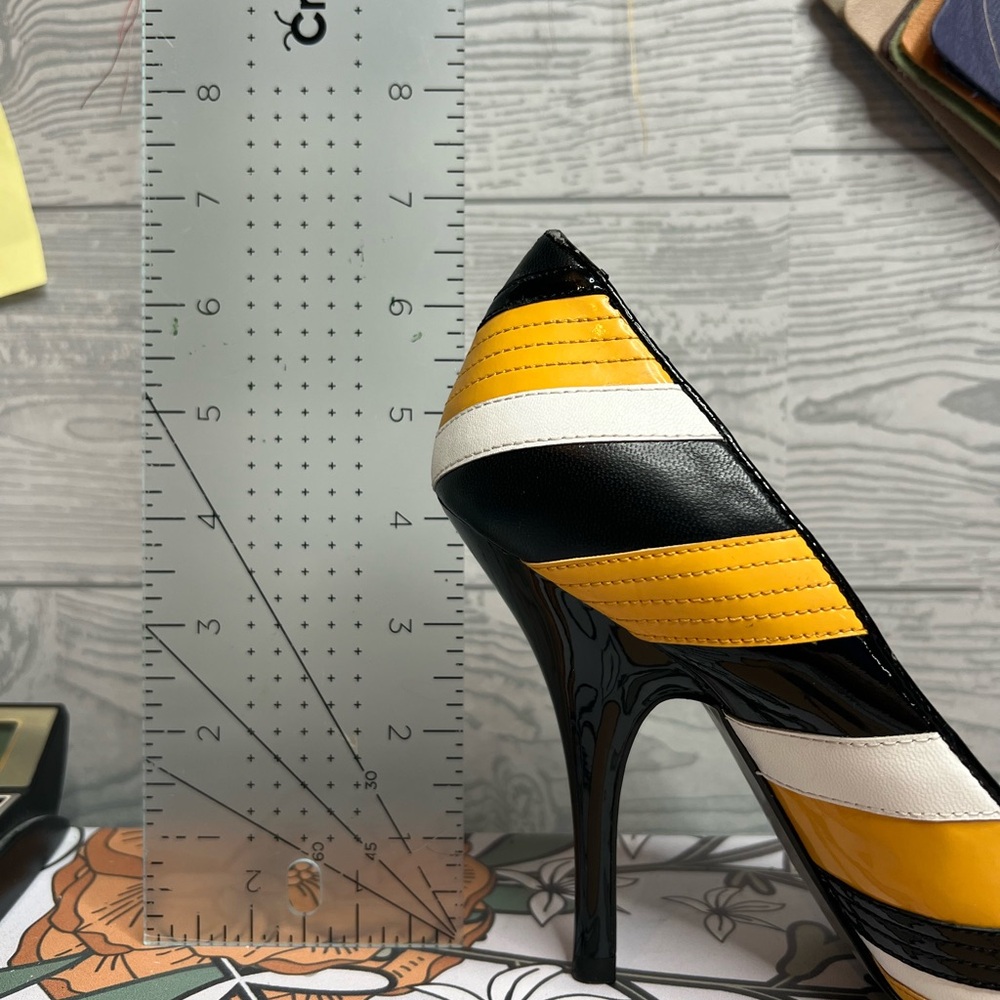 Carlos by Carlos Santana Black and Yellow Heels - Picture 4 of 4